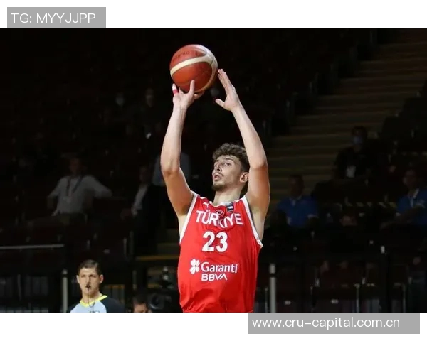 考辛斯称赞申京实力强大但火箭仍需提升控卫位置并合理利用KD的进攻能力