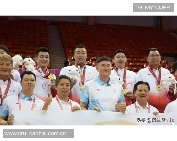 广东男篮主帅杜锋亲临现场助威广东女篮新赛季首战精彩揭幕