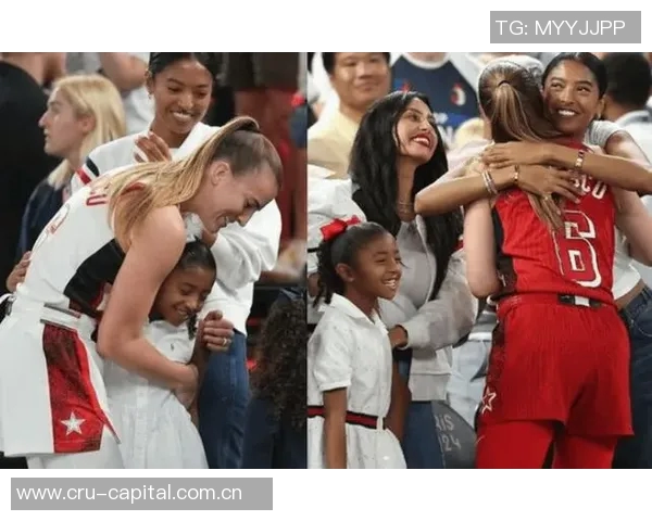 科嫂携大女儿娜塔莉亚共庆约内斯库生日三位美女同台展风采